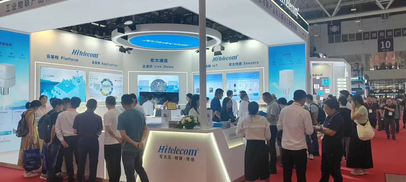 a66bfb2242eb09efbe71e2b6ccccc103.jpg Visitors gathering at the Hitelecom exhibition booth