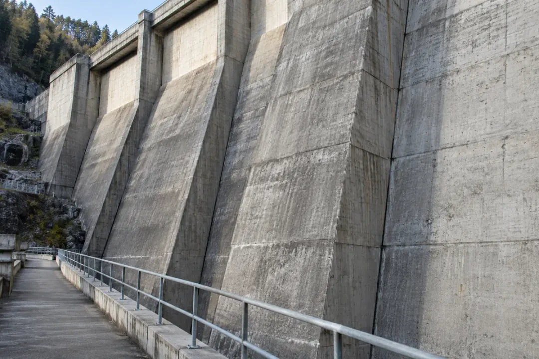 Concrete dam blocks with visible joints and an inspection walkway.