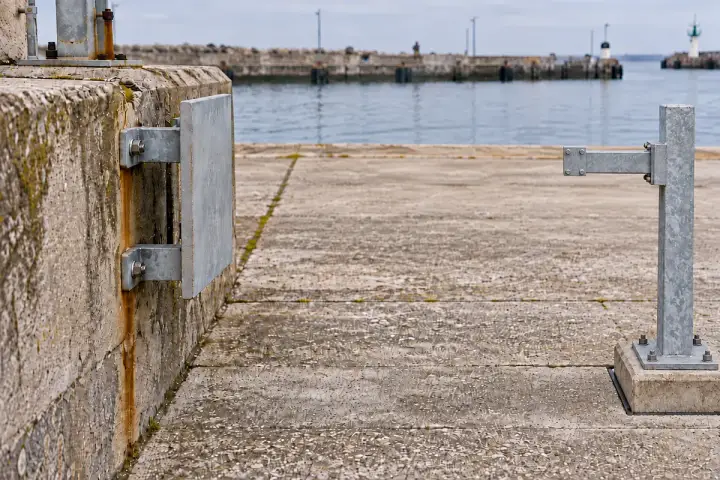 Quay-wall relative movement targets installation background: The exposed upper quay-wall target and a distinct land-side reference with a clear gap.