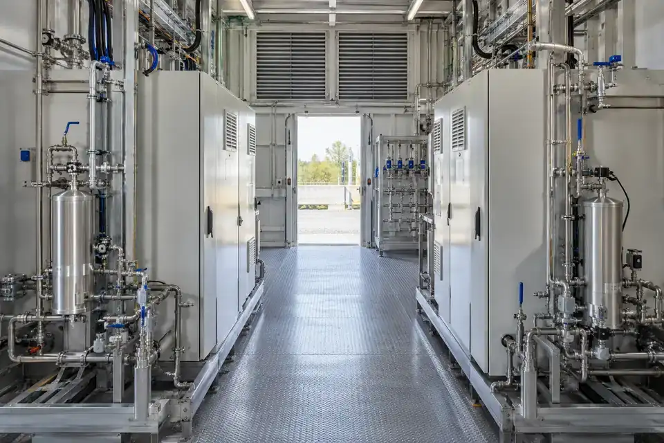 Industrial hydrogen electrolyser service enclosure with water-electrolysis modules and gas utility connections