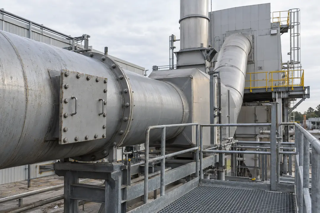 Accessible external inlet-duct flange and grated inspection area upstream of an industrial organic-vapor thermal oxidizer