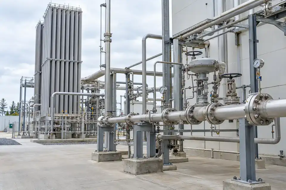 Industrial oxygen supply service area with an oxygen manifold, regulators, process pipework and a clear maintenance aisle
