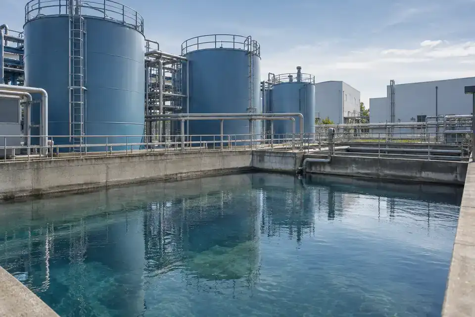 Pharmaceutical facility plant-utility room with service-water storage tanks and accessible maintenance pipework