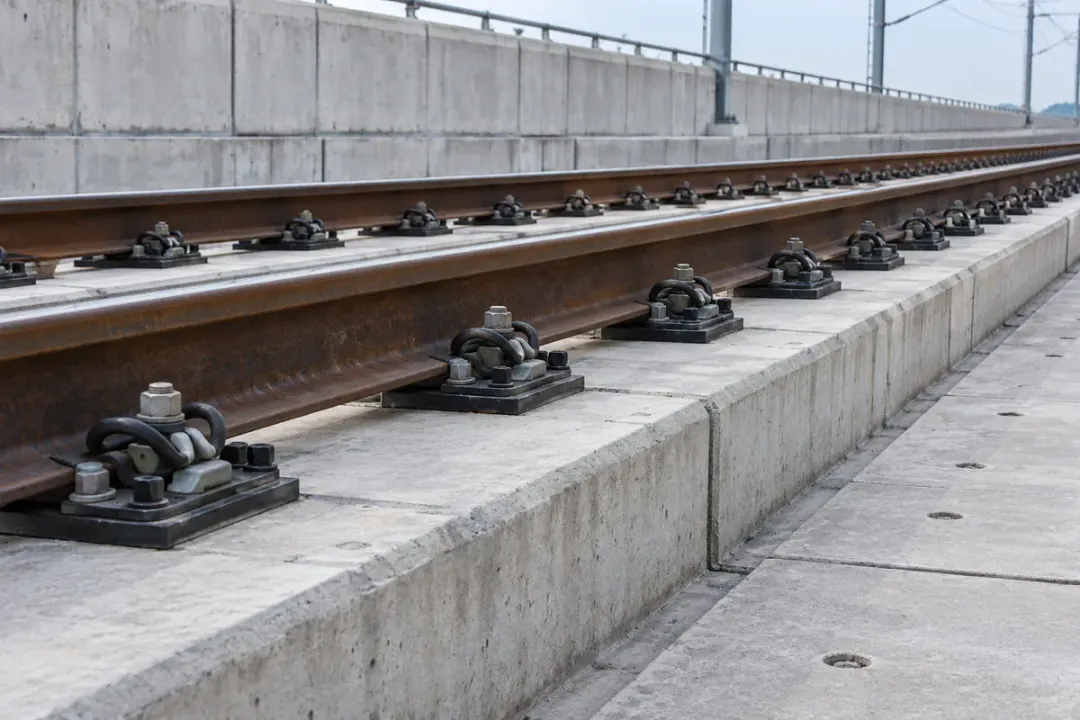 Ballastless track with concrete support slabs and rail fastenings.
