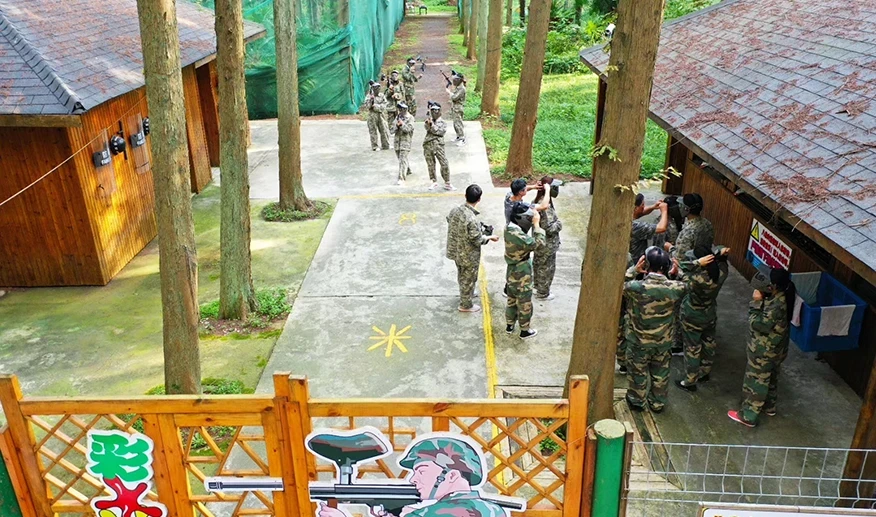 Hitelecom outdoor team training in camouflage
